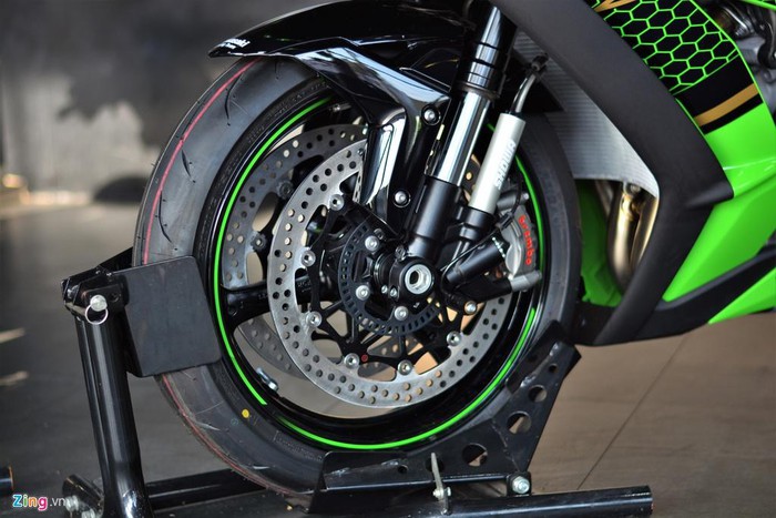 zoom-can-canh-kawasaki-ninja-zx-10r-krt-2020-gia-tu-571-trieu-dong-tai-viet-nam