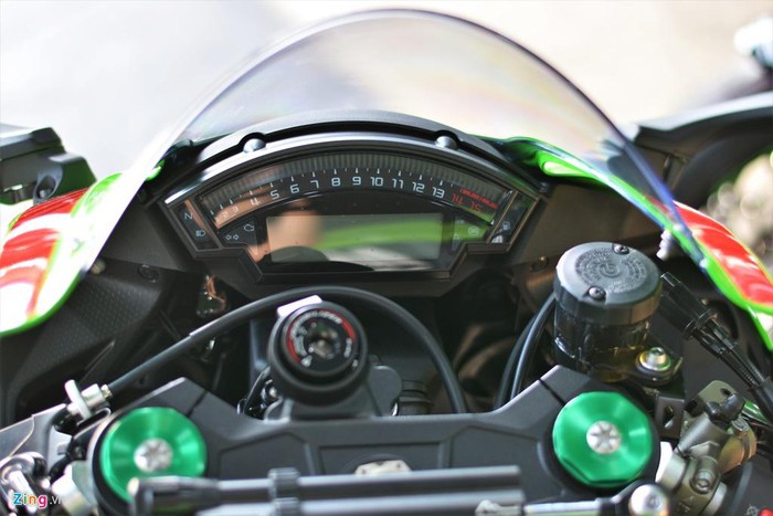 zoom-can-canh-kawasaki-ninja-zx-10r-krt-2020-gia-tu-571-trieu-dong-tai-viet-nam