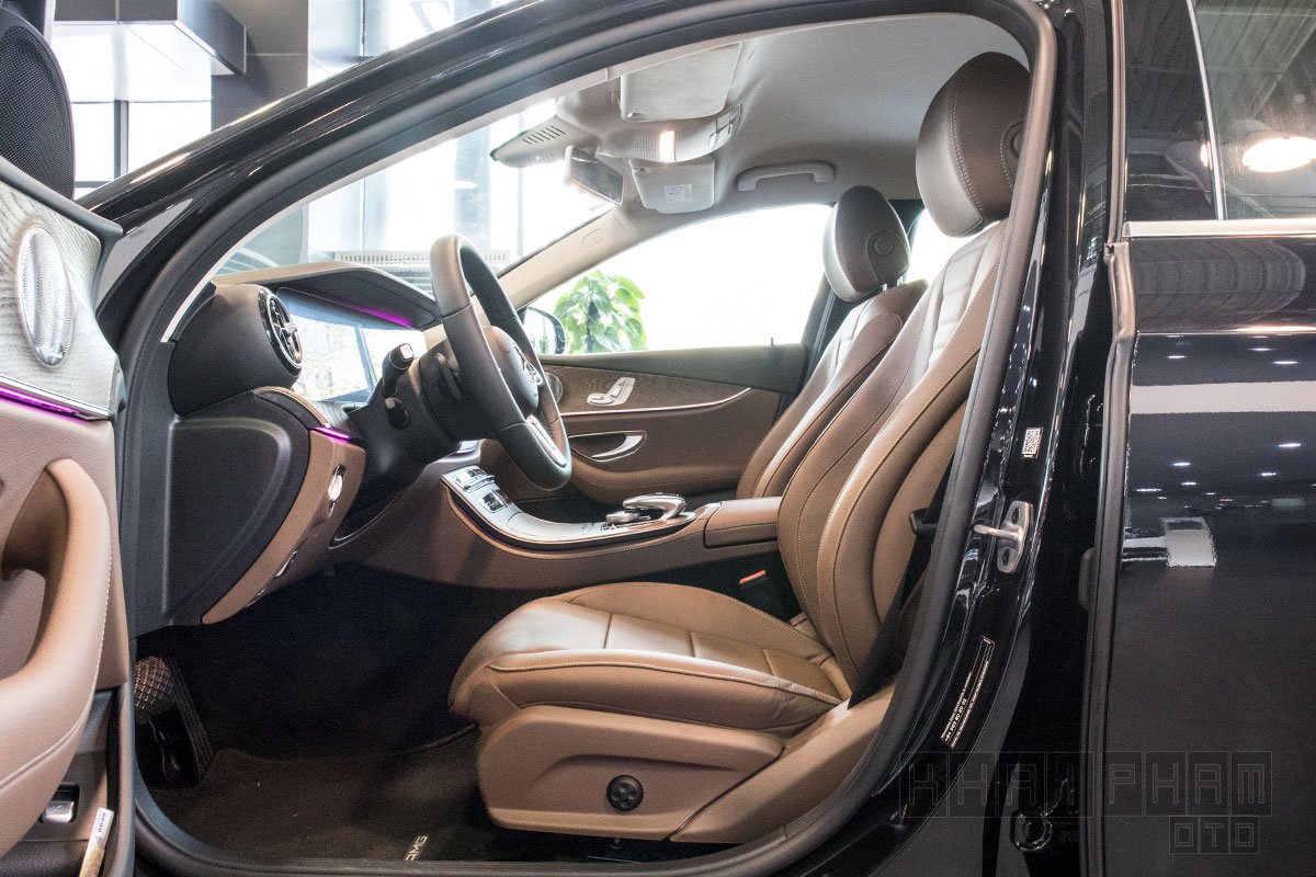 kham-pha-chiec-mercedes-benz-e200-exclusive-2020-dau-tien-cap-cang-ha-noi