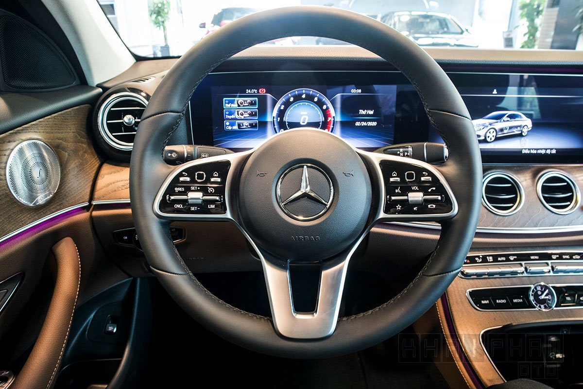 kham-pha-chiec-mercedes-benz-e200-exclusive-2020-dau-tien-cap-cang-ha-noi