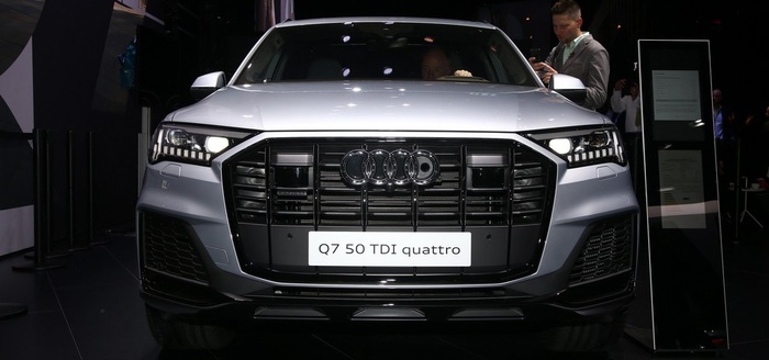 kham-pha-mau-audi-q7-2020-gia-tu-khoang-4-ty-dong-moi-nhap-ve-viet-nam
