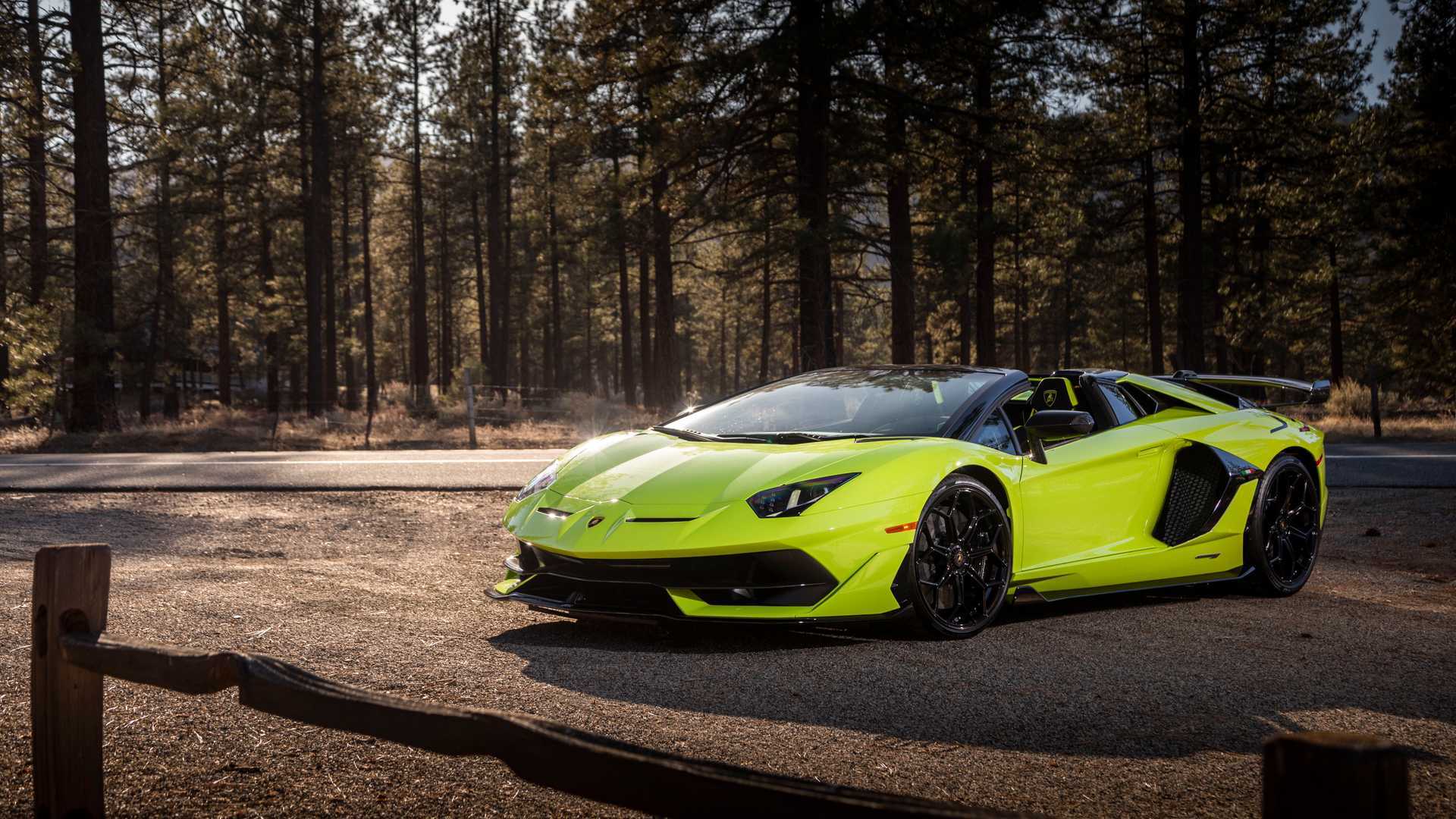 loi-khong-the-mo-cua-loat-xe-lamborghini-aventador-buoc-phai-trieu-hoi-gap