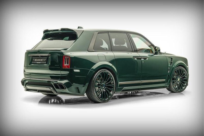 rolls-royce-cullinan-lot-xac-hoan-toan-sau-khi-qua-tay-hang-do-mansory