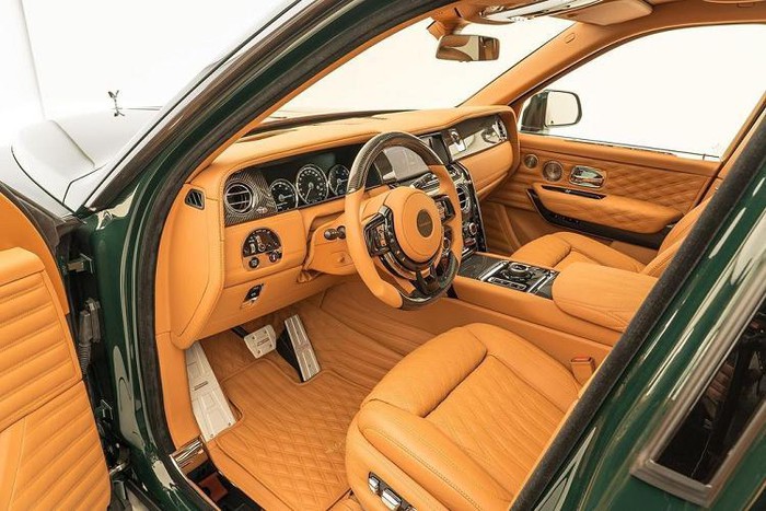 rolls-royce-cullinan-lot-xac-hoan-toan-sau-khi-qua-tay-hang-do-mansory
