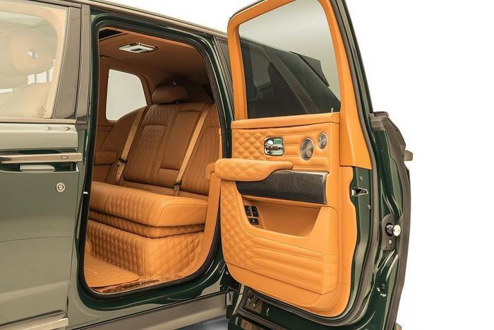rolls-royce-cullinan-lot-xac-hoan-toan-sau-khi-qua-tay-hang-do-mansory