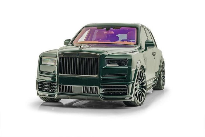 rolls-royce-cullinan-lot-xac-hoan-toan-sau-khi-qua-tay-hang-do-mansory