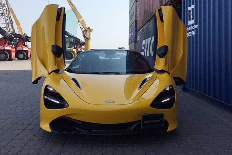 man-nhan-voi-mclaren-720s-spider-mau-doc-hon-23-ty-dong-vua-thong-quan-viet-nam man-nhan-voi-mclaren-720s-spider-mau-doc-hon-23-ty-dong-vua-thong-quan-viet-nam