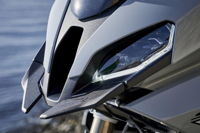 kham-pha-chiec-mo-to-bmw-motorrad-s1000xr-2020-gia-gan-700-trieu-dong