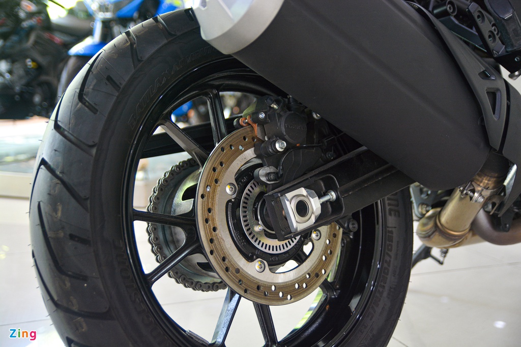 can-canh-suzuki-v-strom-1050-2020-gia-419-trieu-dong-moi-ra-mat-thi-truong-viet