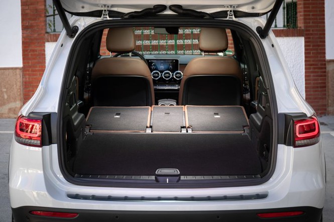 co-gi-dac-biet-o-chiec-mercedes-benz-glb-gia-ban-21-ty-dong-vua-ra-mat-nguoi-tieu-dung