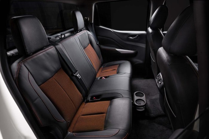 nissan-navara-black-edition-a-ivi-ra-mat-tai-viet-nam-gia-845-trieu-dong