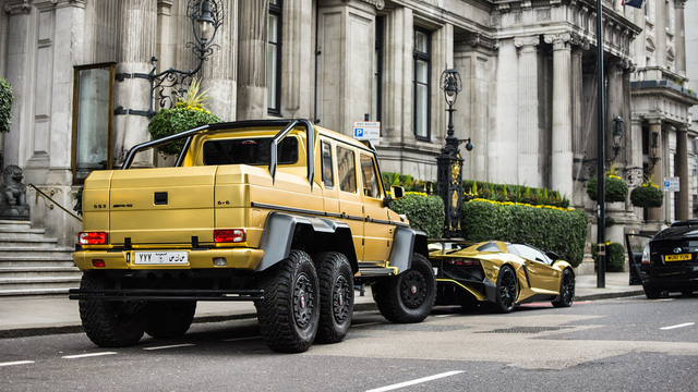 can-canh-mercedes-benz-g63-amg-6x6-doc-nhat-tai-viet-nam-lan-banh-tren-duong-pho