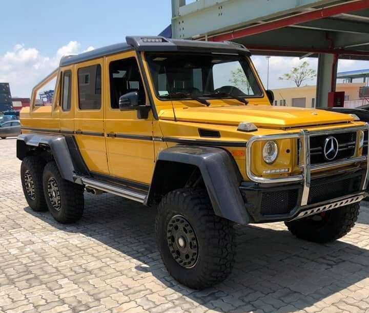 can-canh-mercedes-benz-g63-amg-6x6-doc-nhat-tai-viet-nam-lan-banh-tren-duong-pho