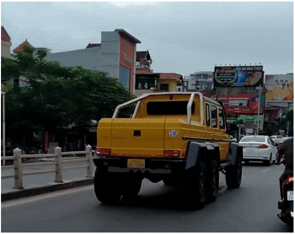 can-canh-mercedes-benz-g63-amg-6x6-doc-nhat-tai-viet-nam-lan-banh-tren-duong-pho