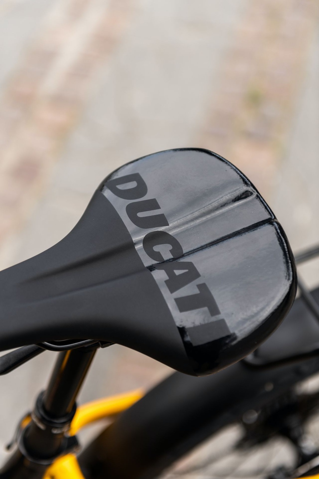 can-canh-xe-dap-ducati-e-scrambler-voi-gia-ban-len-toi-tram-trieu-dong