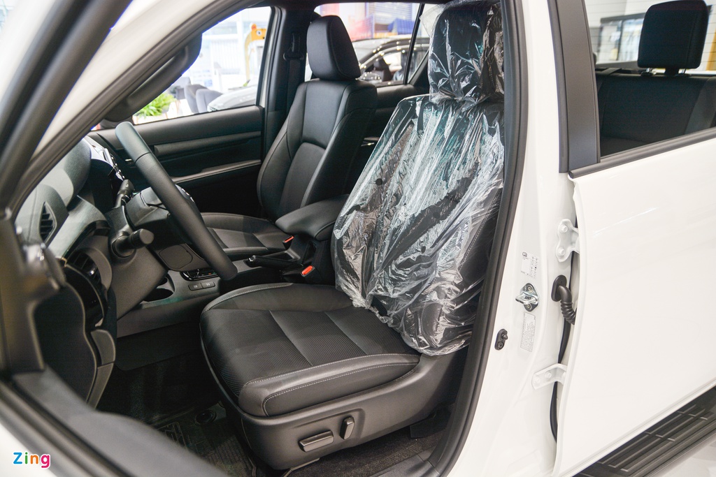 toyota-hilux-adventure-vua-ra-mat-tai-viet-nam-thiet-ke-an-tuong-van-hanh-manh-me