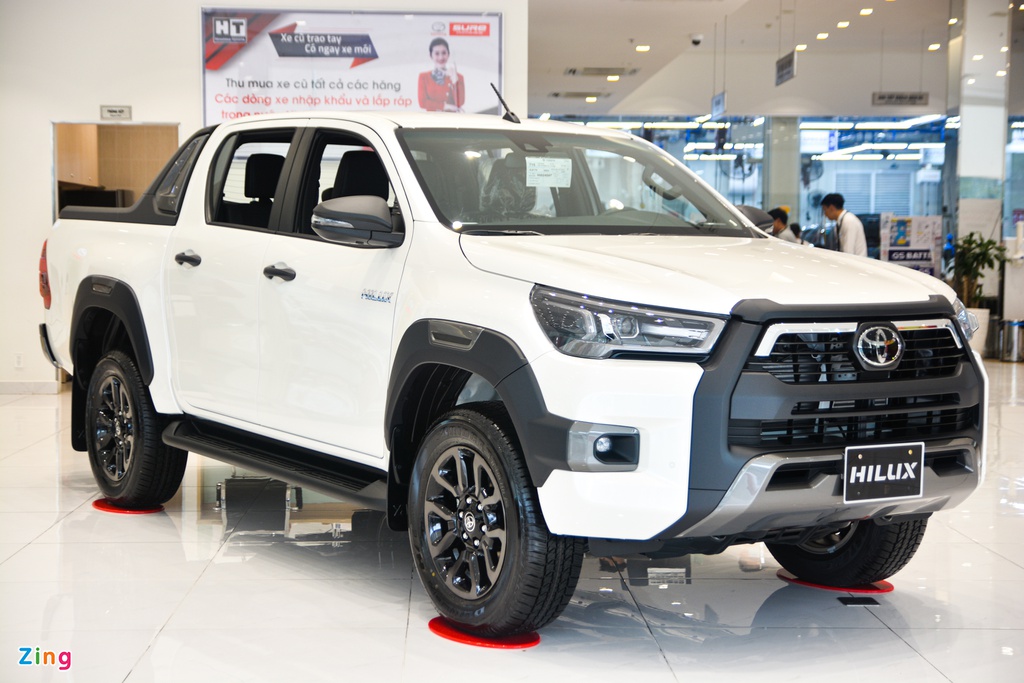 toyota-hilux-adventure-vua-ra-mat-tai-viet-nam-thiet-ke-an-tuong-van-hanh-manh-me