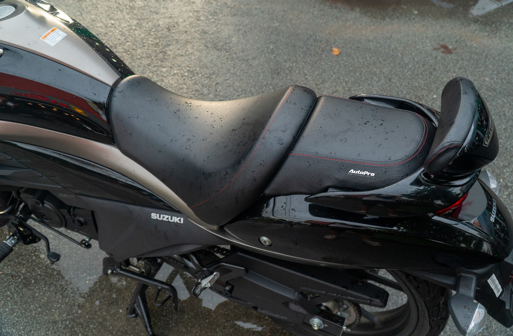 gia-ban-ngang-honda-sh-150i-suzuki-intruder-150-vua-ra-mat-o-viet-nam-co-gi-hap-dan