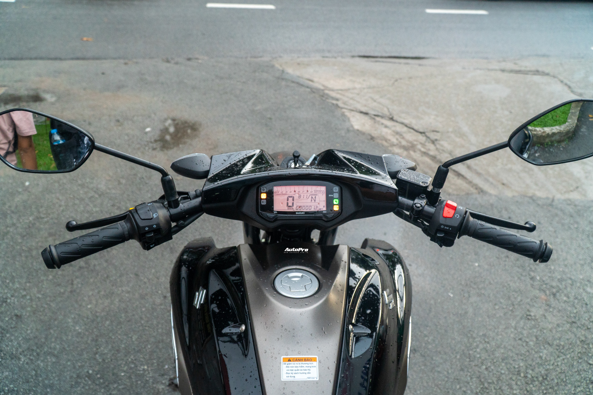 gia-ban-ngang-honda-sh-150i-suzuki-intruder-150-vua-ra-mat-o-viet-nam-co-gi-hap-dan
