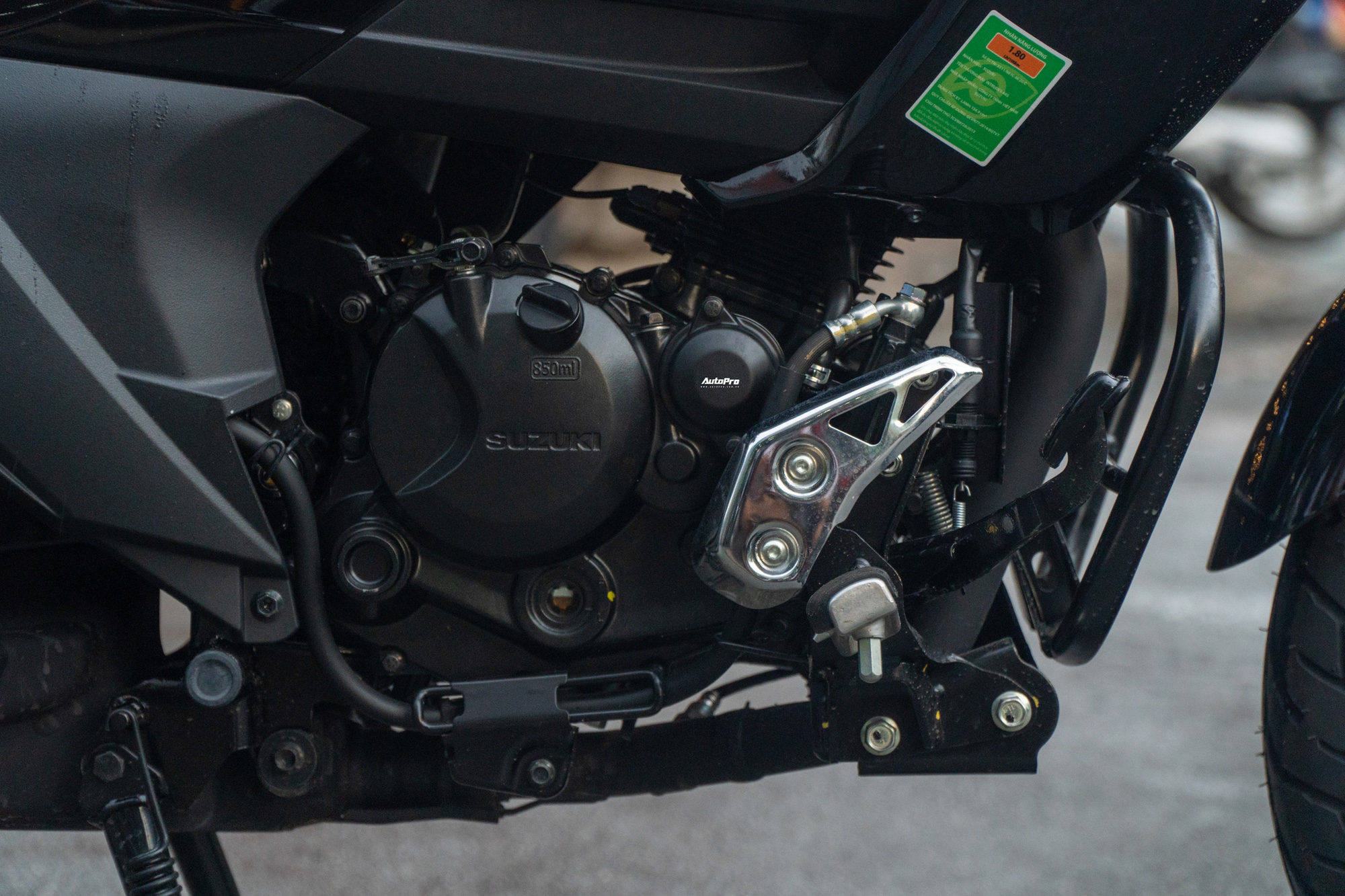gia-ban-ngang-honda-sh-150i-suzuki-intruder-150-vua-ra-mat-o-viet-nam-co-gi-hap-dan