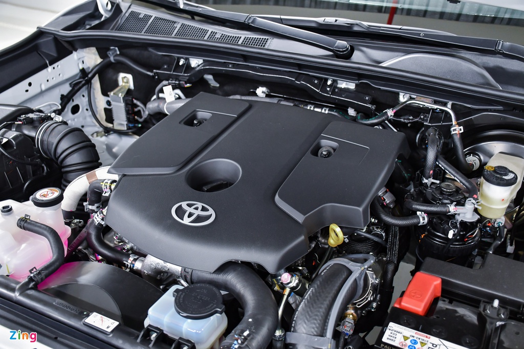 co-gia-khoang-12-ty-dong-toyota-fortuner-24-legender-moi-ve-dai-ly-co-gi-dac-biet