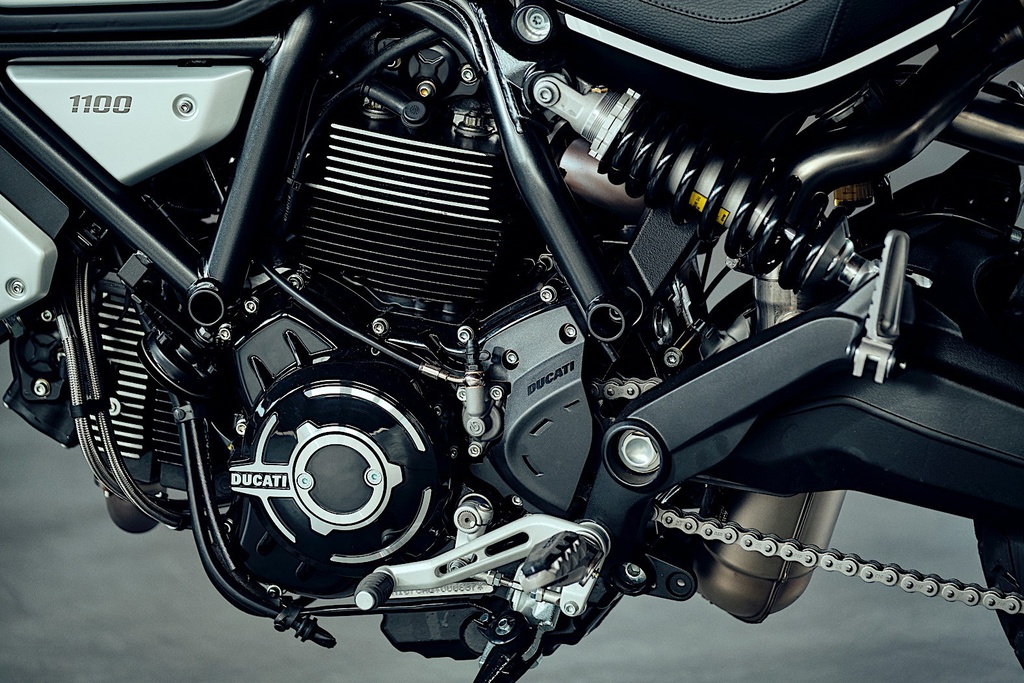 soi-ducati-scrambler-1100-dark-pro-2020-thiet-ke-toi-gian-he-van-hanh-manh-me