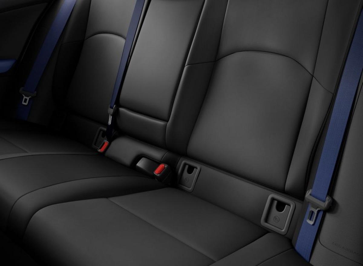 san-xuat-gioi-han-1000-xe-lexus-ux-black-line-2021-co-gi-hap-dan