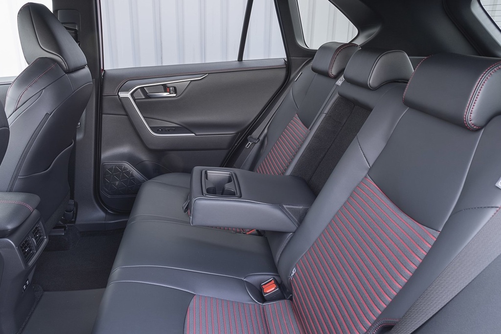 can-canh-suzuki-across-2021-co-gia-ban-khoang-59000-usd-vua-trinh-lang