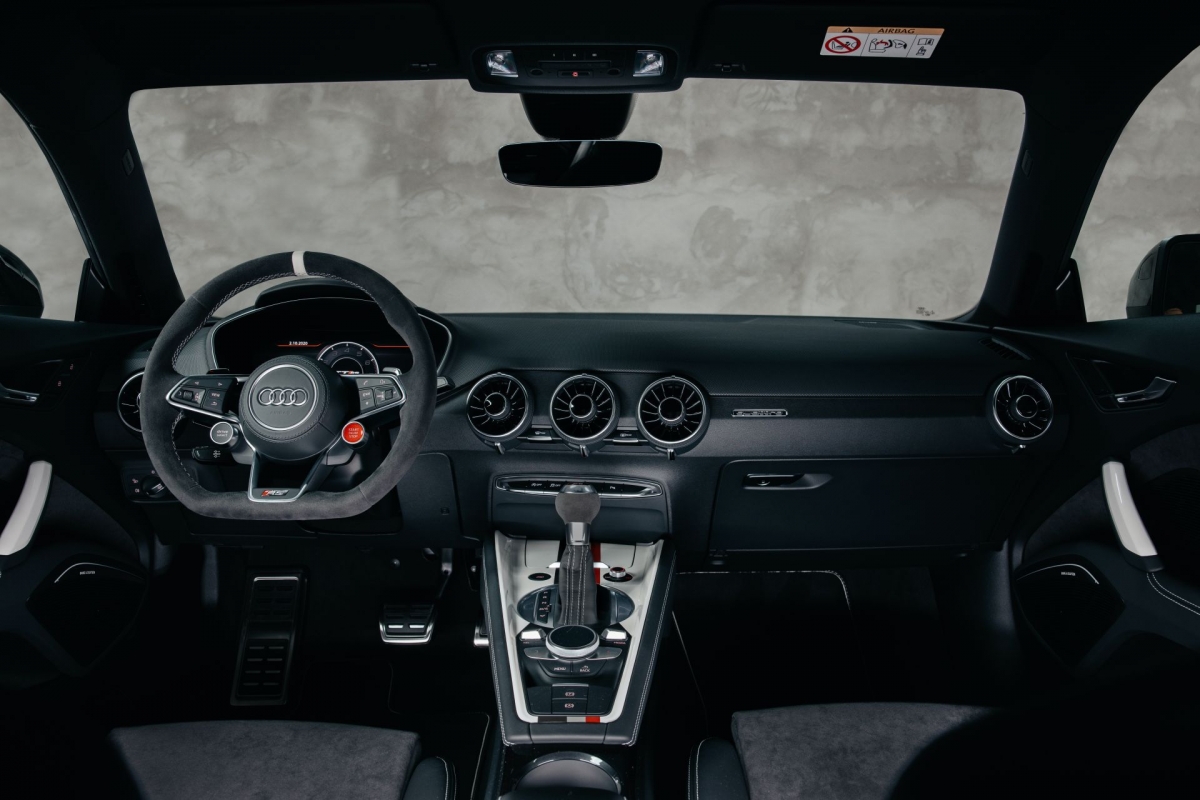audi-tt-ban-dac-biet-ky-niem-40-nam-ngoai-that-the-thao-kha-nang-van-hanh-duoc-nang-cap