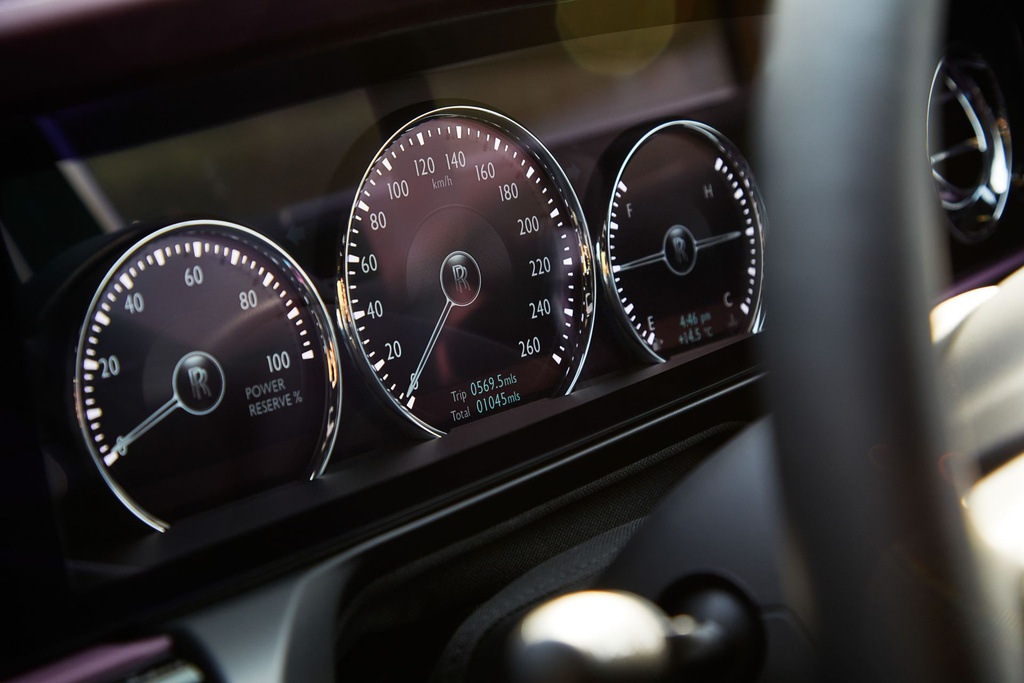 chiem-nguong-sieu-xe-rolls-royce-ghost-2021-co-gia-tu-khoang-63-ty-dong