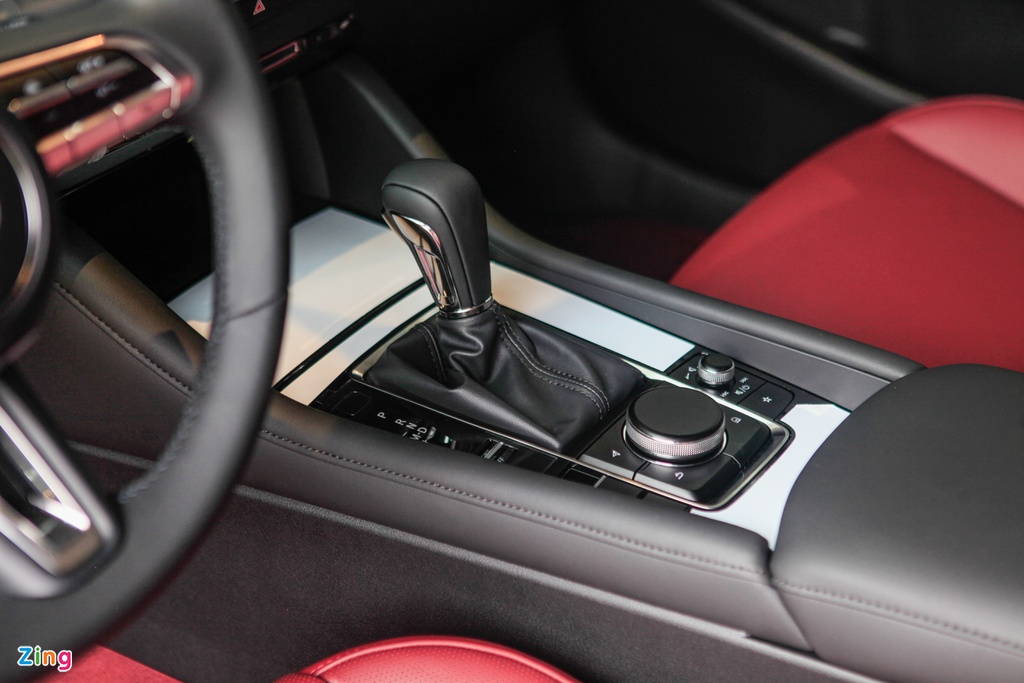 can-canh-mazda3-phien-ban-ky-niem-100-nam-thuong-hieu-gia-869-trieu-dong