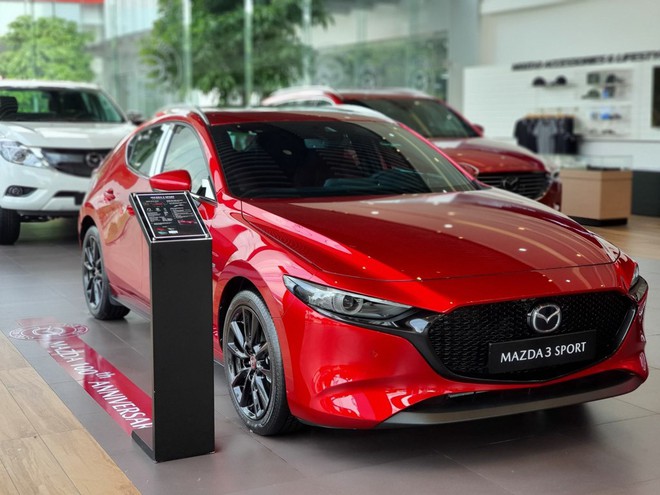 can-canh-mazda3-phien-ban-ky-niem-100-nam-thuong-hieu-gia-869-trieu-dong