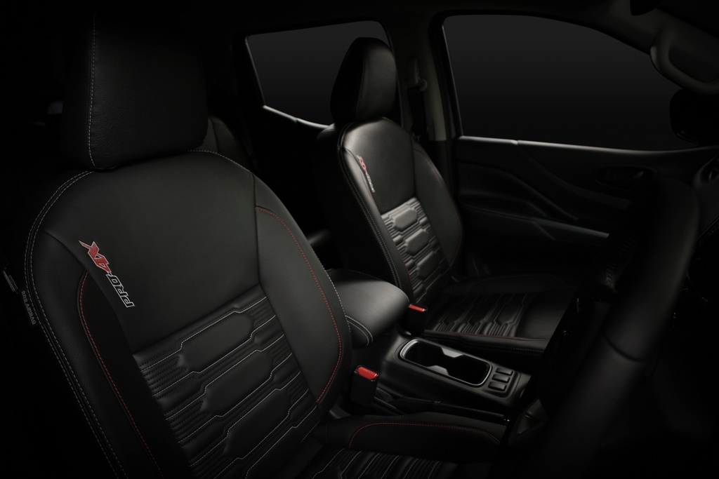nissan-navara-2021-ra-mat-nang-cap-hang-loat-trang-bi-ngoai-hinh-thay-doi