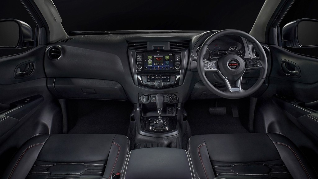 nissan-navara-2021-ra-mat-nang-cap-hang-loat-trang-bi-ngoai-hinh-thay-doi
