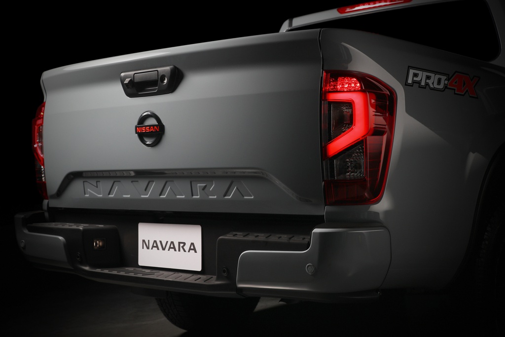 nissan-navara-2021-ra-mat-nang-cap-hang-loat-trang-bi-ngoai-hinh-thay-doi