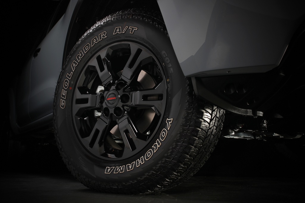 nissan-navara-2021-ra-mat-nang-cap-hang-loat-trang-bi-ngoai-hinh-thay-doi