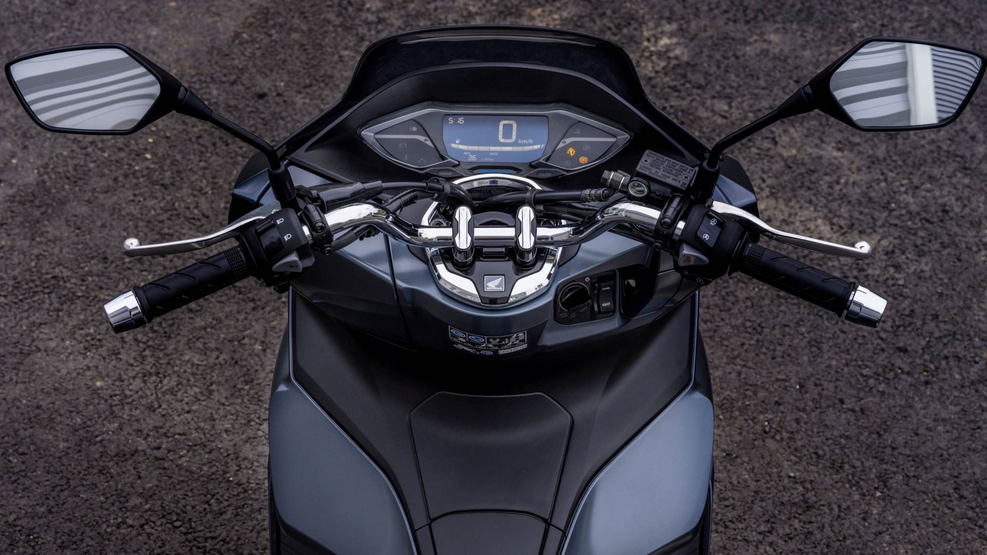 honda-pcx-125-2021-ra-mat-so-huu-dien-mao-moi-cai-tien-dong-co honda-pcx-125-2021-ra-mat-so-huu-dien-mao-moi-cai-tien-dong-co