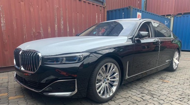 can-canh-bmw-750li-gia-hon-10-ti-dong-vua-ve-viet-nam-ngoai-hinh-tao-bao-dong-co-manh-me