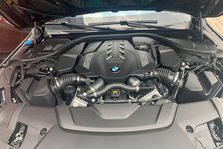 can-canh-bmw-750li-gia-hon-10-ti-dong-vua-ve-viet-nam-ngoai-hinh-tao-bao-dong-co-manh-me