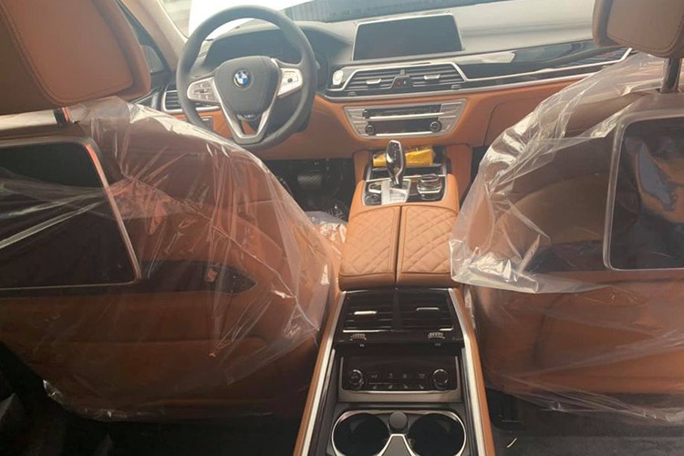 can-canh-bmw-750li-gia-hon-10-ti-dong-vua-ve-viet-nam-ngoai-hinh-tao-bao-dong-co-manh-me