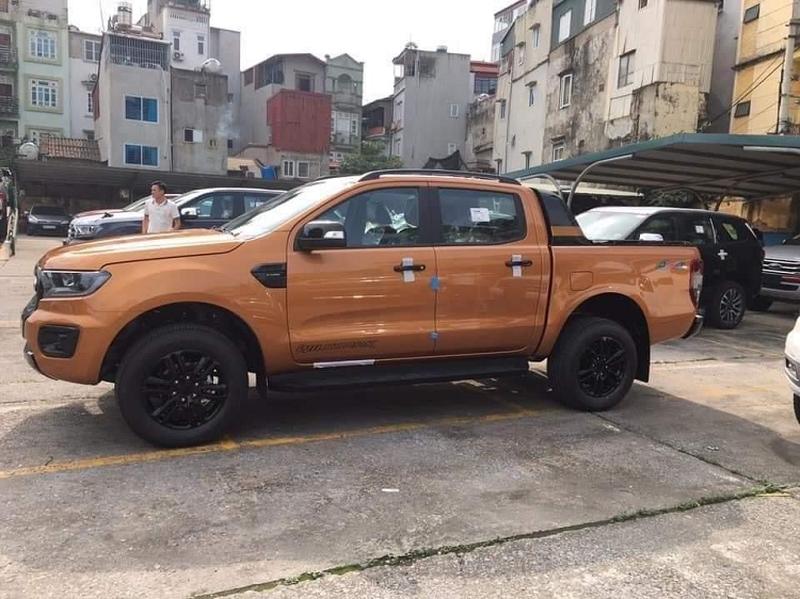 ford-ranger-2021-bat-ngo-ve-viet-nam-cat-giam-trang-bi-gia-ban-tang