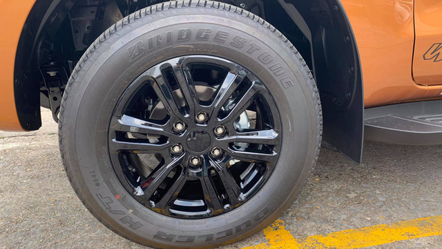 ford-ranger-2021-bat-ngo-ve-viet-nam-cat-giam-trang-bi-gia-ban-tang