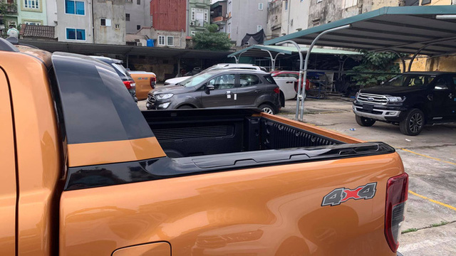 ford-ranger-2021-bat-ngo-ve-viet-nam-cat-giam-trang-bi-gia-ban-tang