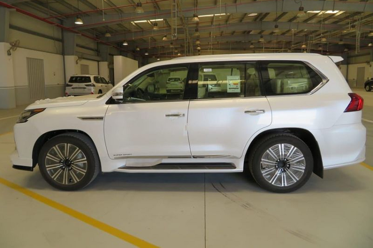 lexus-lx570-super-sport-moi-gan-10-ty-ve-viet-nam-ngoai-hinh-sac-net-trang-bi-nhieu-cong-nghe
