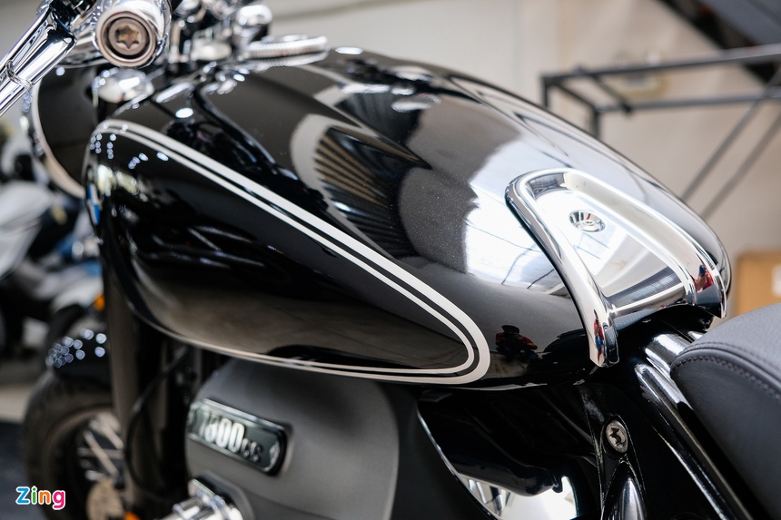 chi-tiet-bmw-r18-first-edition-dau-tien-ve-viet-nam-trang-bi-dong-co-boxer-kieu-dang-do-so