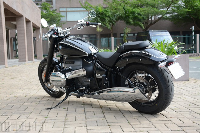 chi-tiet-bmw-r18-first-edition-dau-tien-ve-viet-nam-trang-bi-dong-co-boxer-kieu-dang-do-so