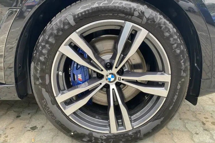 bmw-x7-m-sport-chinh-hang-ve-viet-nam-gia-re-bat-ngo-duoc-trang-bi-nhieu-tien-nghi
