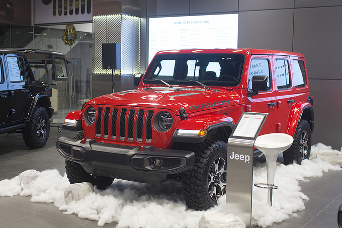 jeep-wrangler-rubicon-gia-3388-ty-dong-tai-viet-nam-trang-bi-day-du-tien-nghi-va-an-toan