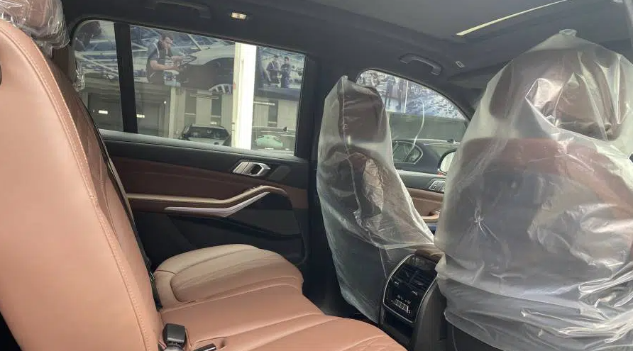 bmw-x7-m-sport-chinh-hang-ve-viet-nam-gia-re-bat-ngo-duoc-trang-bi-nhieu-tien-nghi
