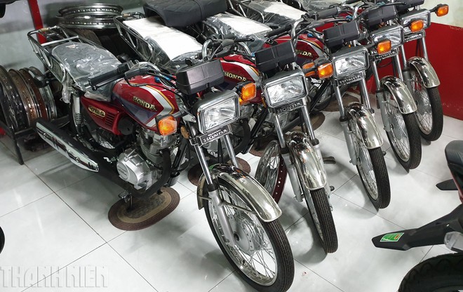 honda-cg125fi-vua-ve-viet-nam-trang-bi-dong-co-phun-xang-dien-tu-ngoai-hinh-co-dien